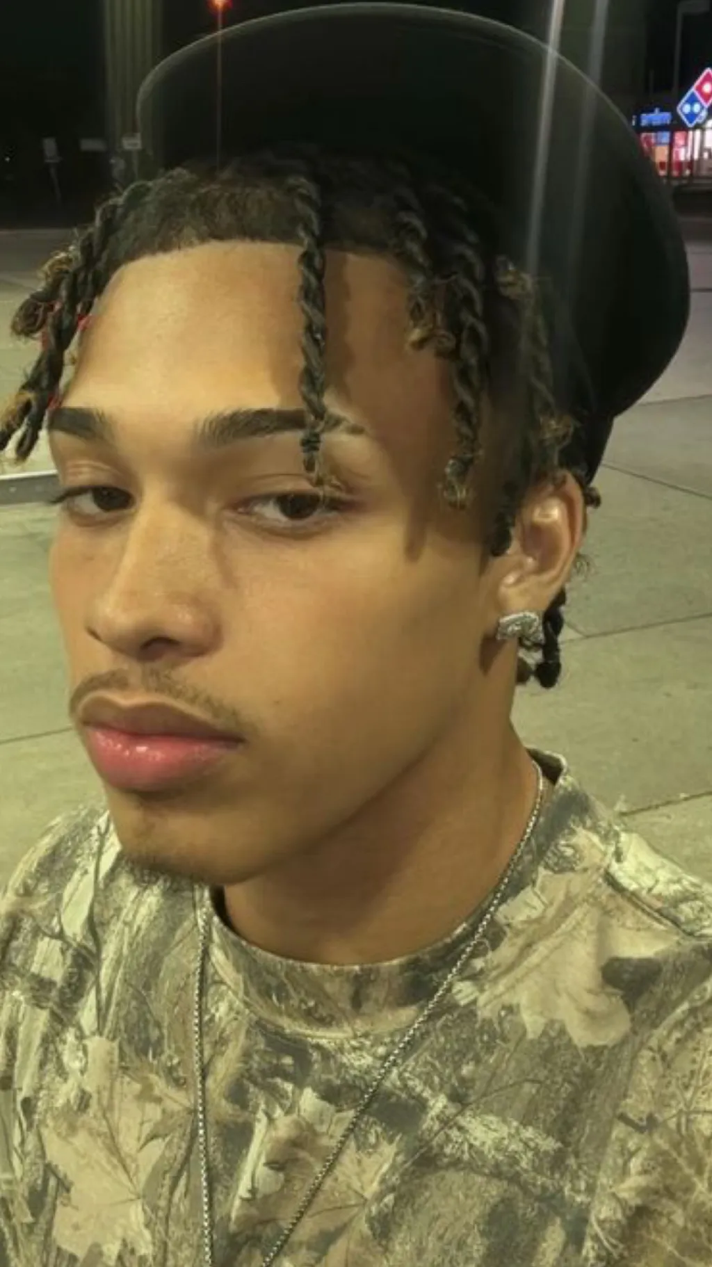 ai character: K’Von background