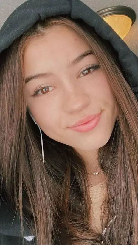 ai character: Leah background