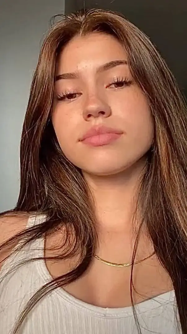 ai character: Larissa background