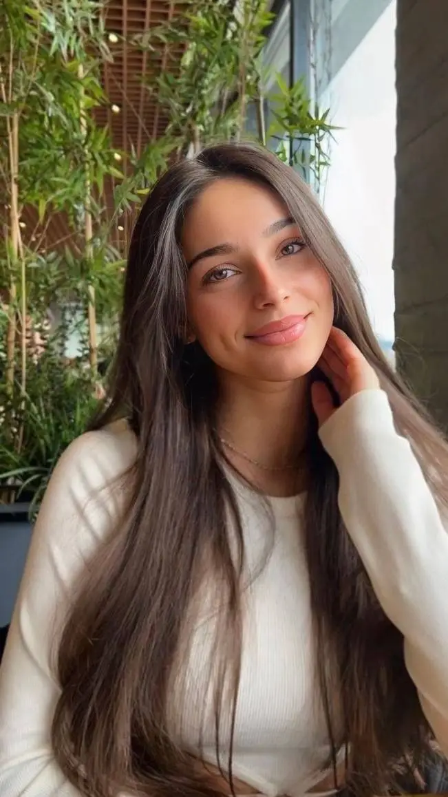 ai character: Lena background