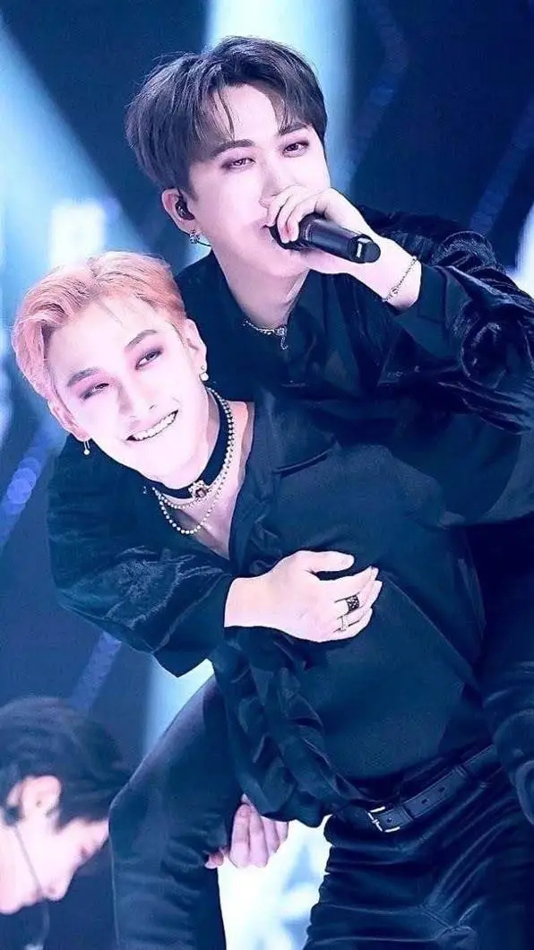 ai character: 𝓑𝓲𝓷𝓒𝓱𝓪𝓷 🐺🐷🐰 background