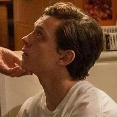 chat with ai character: Peter parker<3