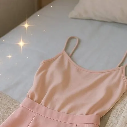 chat with ai character: feminine clothes 