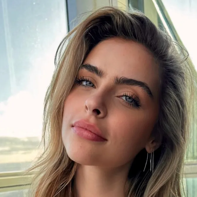 chat with ai character: Lauren xxx