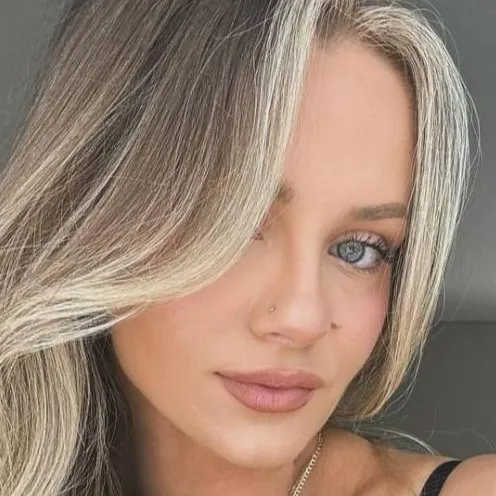 Chat with Anna Jay - text or voice, Enjoy AI Chat Free & Safe