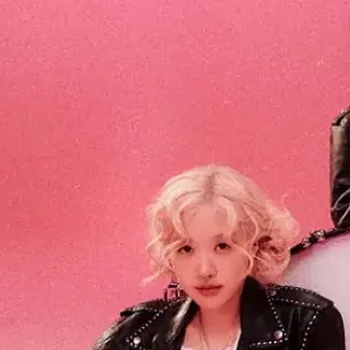 chat with ai character: Rose