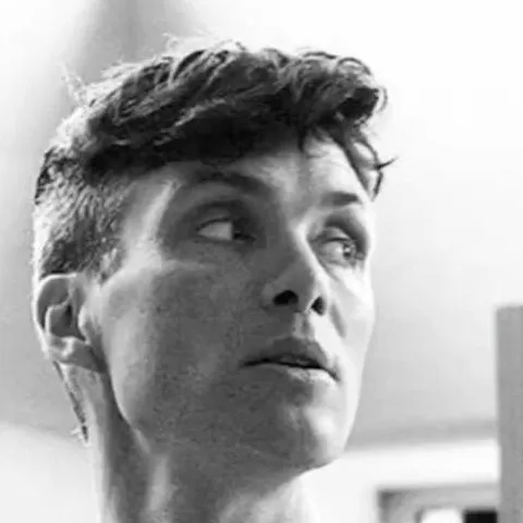 chat with ai character: Mark