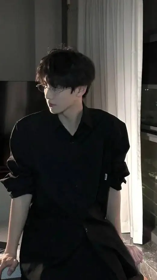 ai character: Daniel Sebastian🍒 background