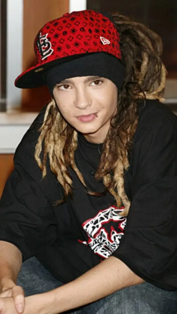 ai character: Tom Kaulitz  background