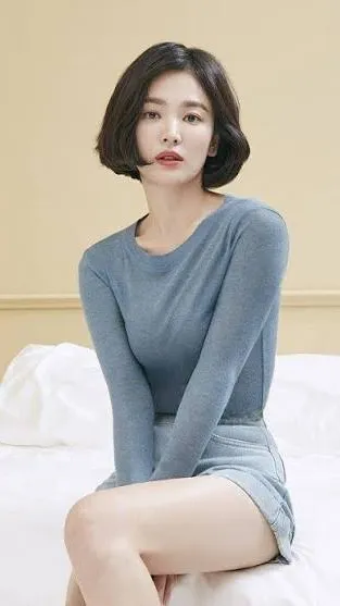 ai character: Aunt background