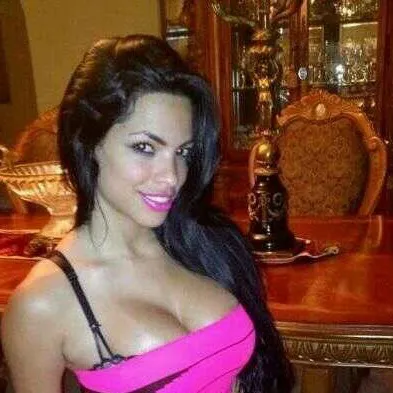 chat with ai character: Marie