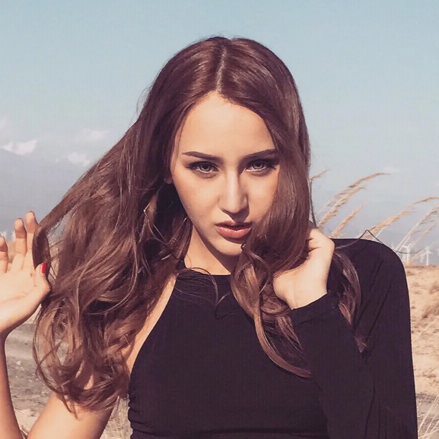 chat with ai character: Jasmin