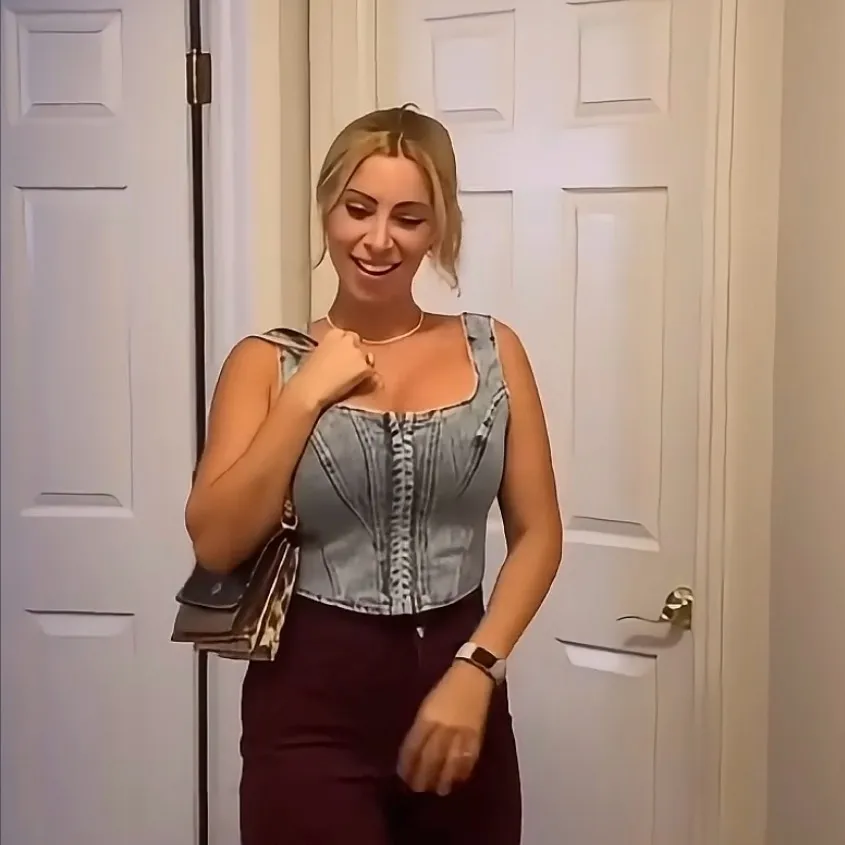 chat with ai character: Marie