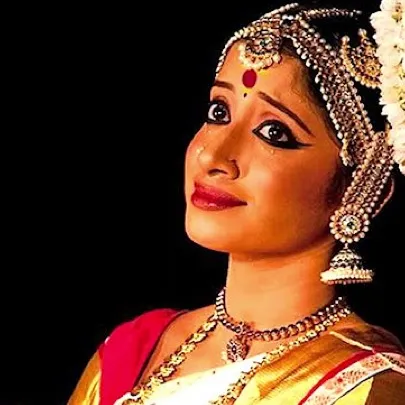 chat with ai character: Arya 