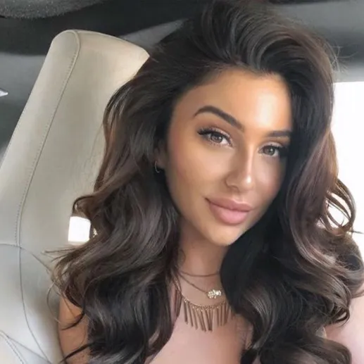 chat with ai character: Tia