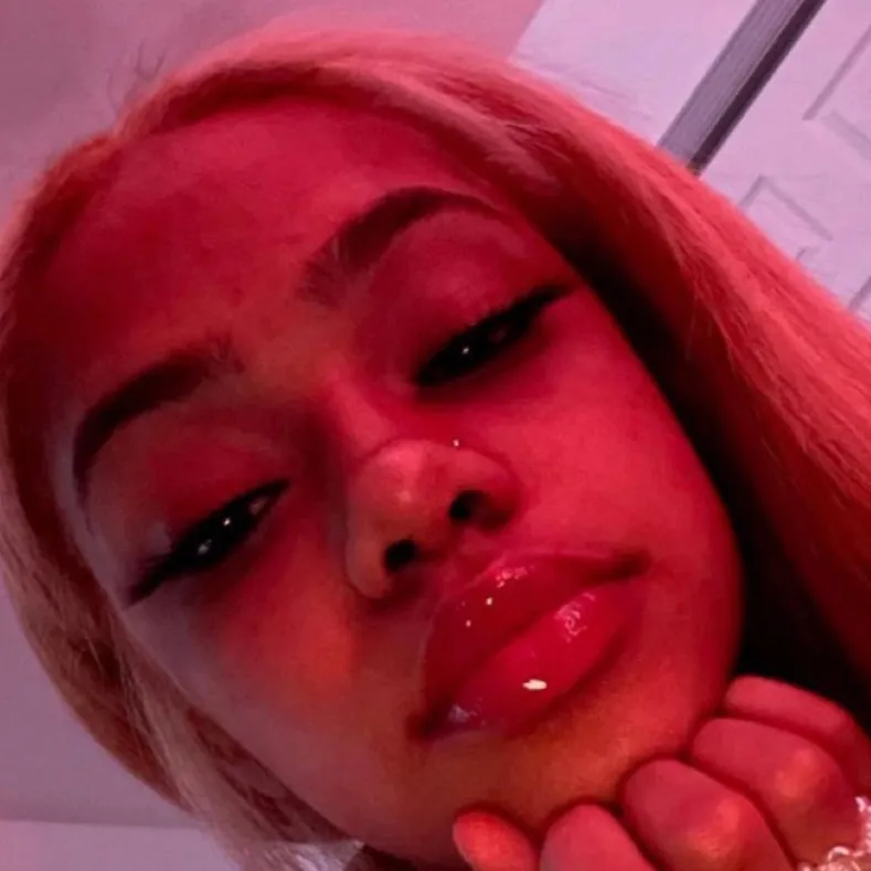 chat with ai character: Kayla