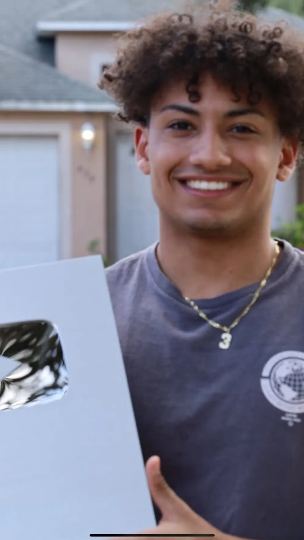 ai character: Foltyn background