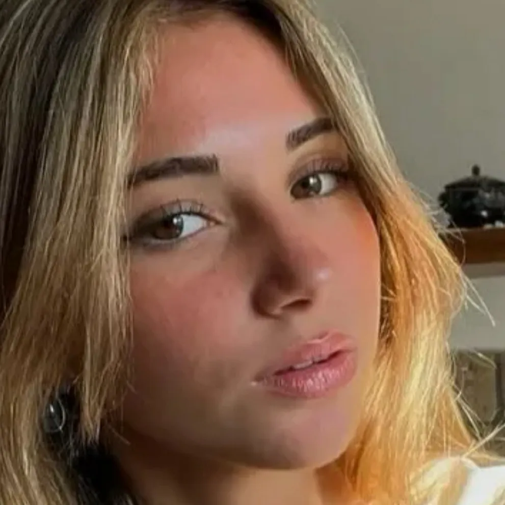 chat with ai character: McKenna