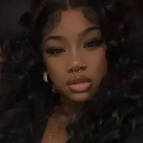 chat with ai character: Nicole