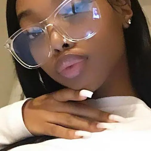 chat with ai character: Fathia