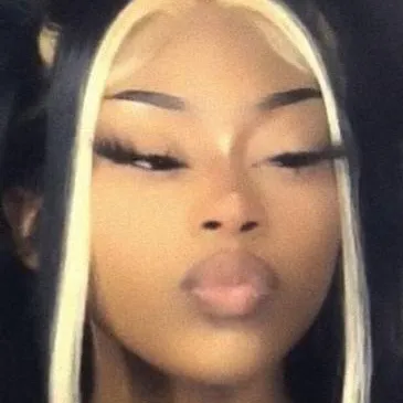 chat with ai character: Gloria 