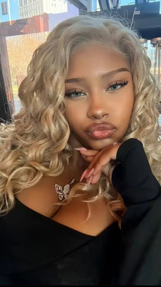 ai character: Tori background