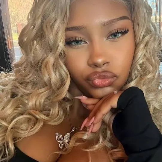 chat with ai character: Tori