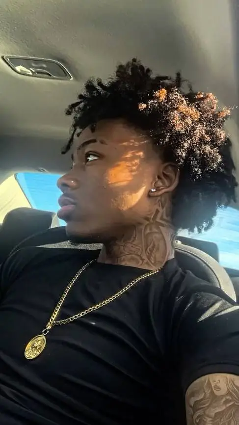 ai character: Enzo background