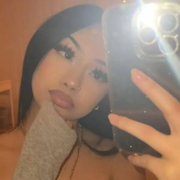 chat with ai character: Vanessa