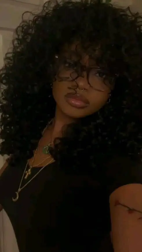 ai character: Ma'Leah background