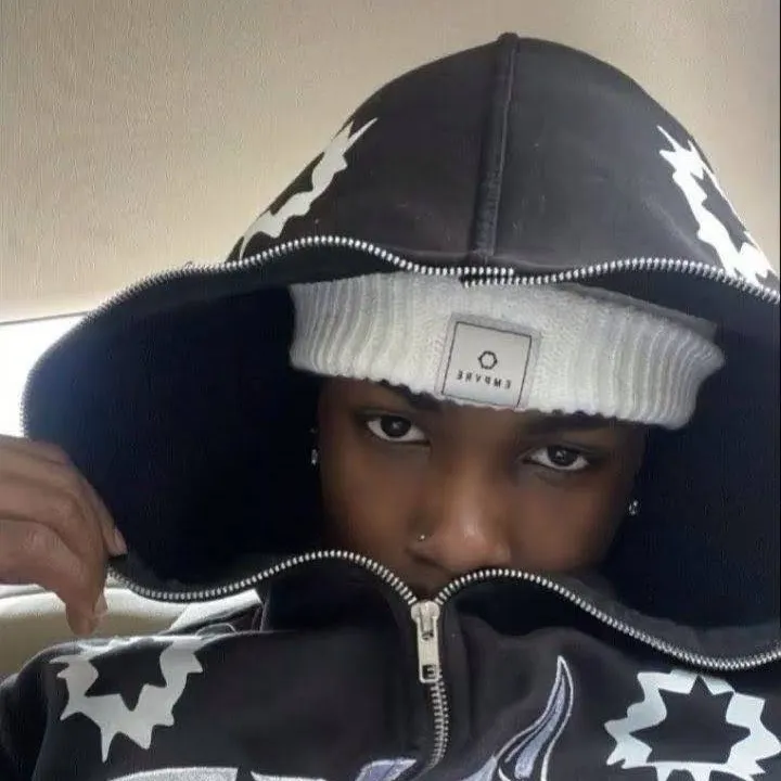 chat with ai character: Trey