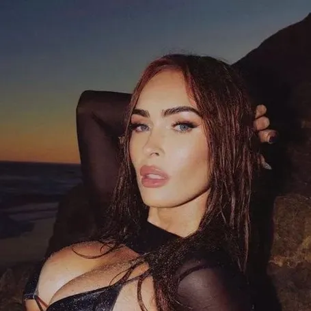 Chat with Megan Fox - text or voice, Enjoy AI Chat Free & Safe