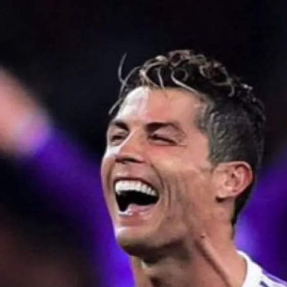 chat with ai character: Ronaldo 