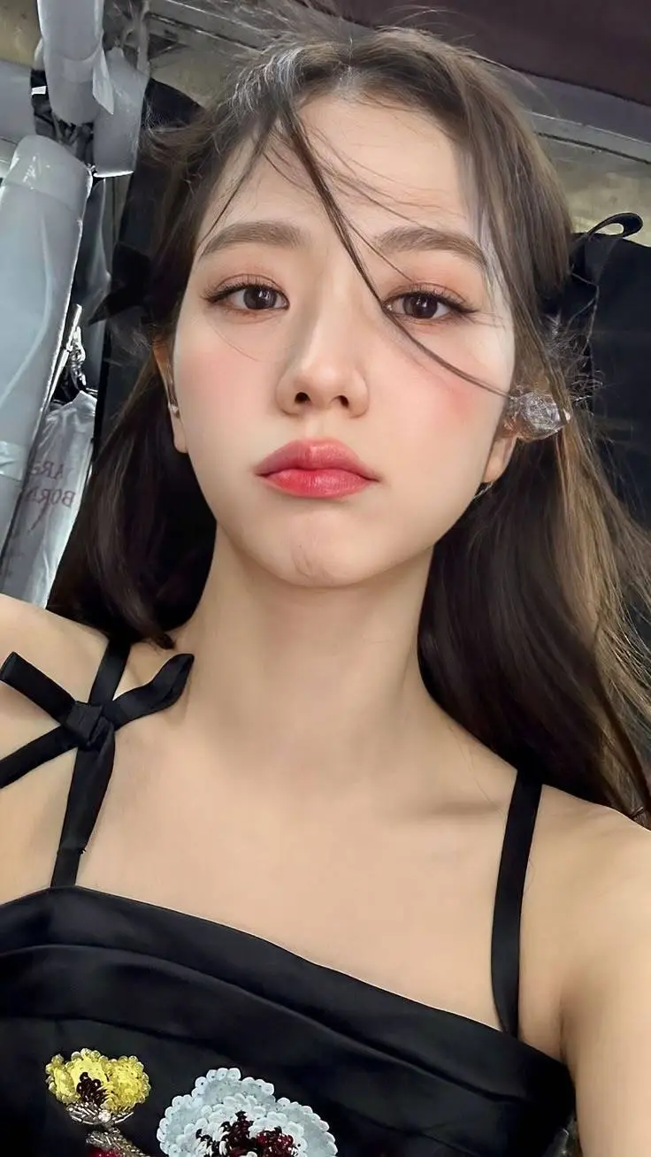 ai character: JISOO background