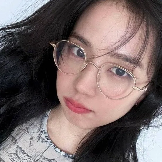 chat with ai character: Kim Jisoo 