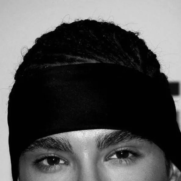 chat with ai character: 🎧🖇️𝐓𝐨𝐦 𝐊𝐚𝐮𝐥𝐢𝐭𝐳🥋🥊