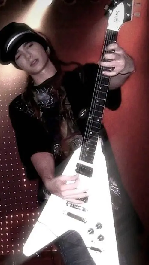 ai character: Tom Kaulitz background