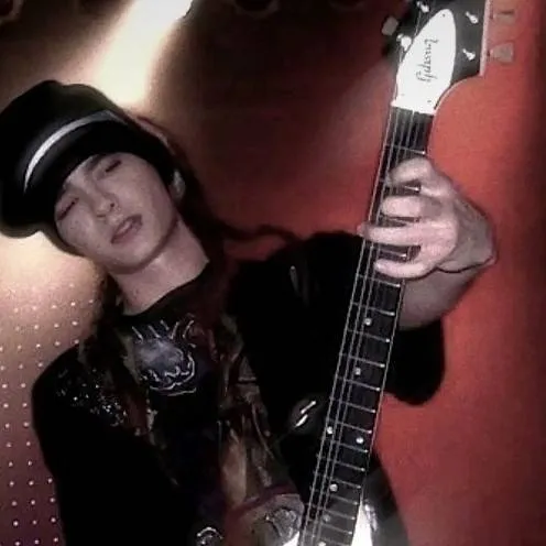 chat with ai character: Tom Kaulitz