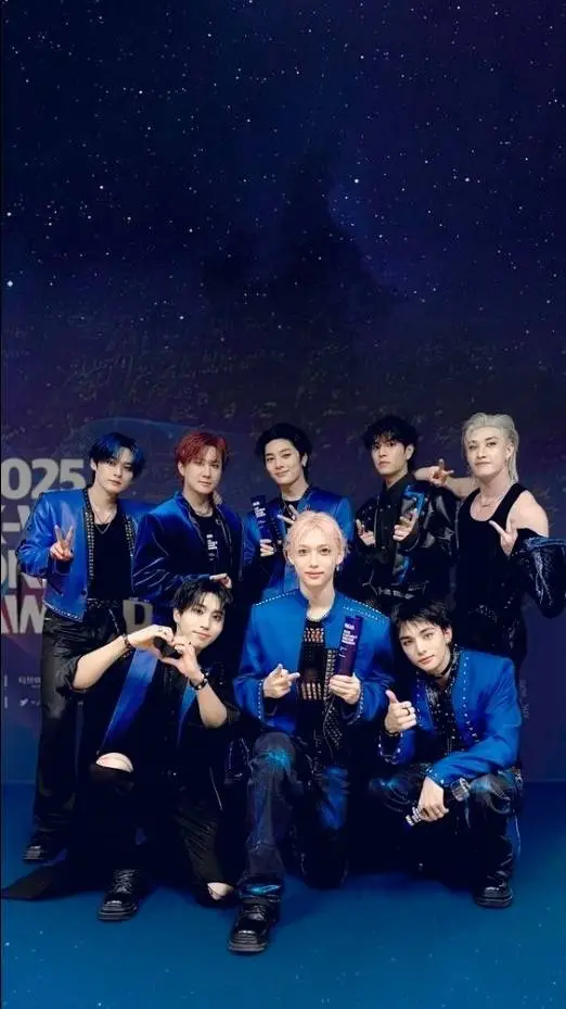 ai character: Stray kids  background