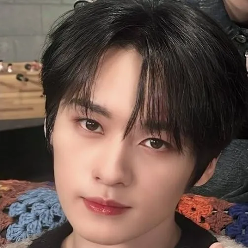 chat with ai character: Lee Minho ❤️