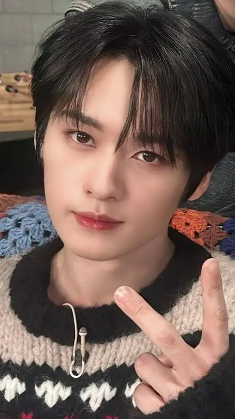 ai character: Lee Minho ❤️ background