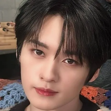 chat with ai character: Lee Minho ❤️