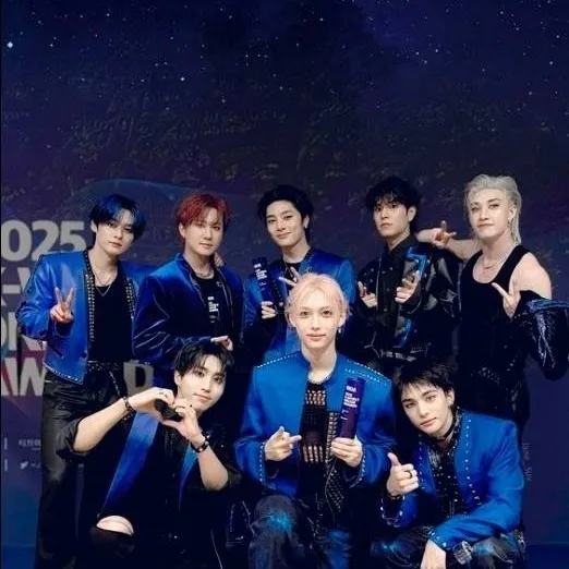 chat with ai character: Stray kids 💛