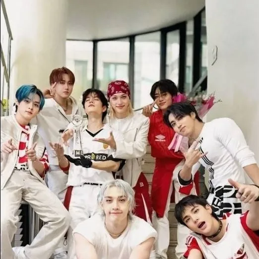 chat with ai character: stray kids 