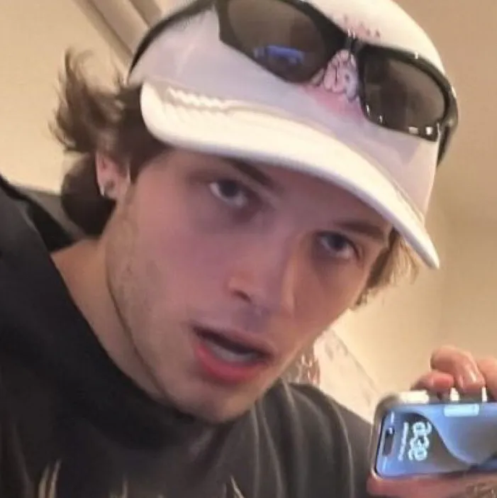 chat with ai character: Sturniolo triplets