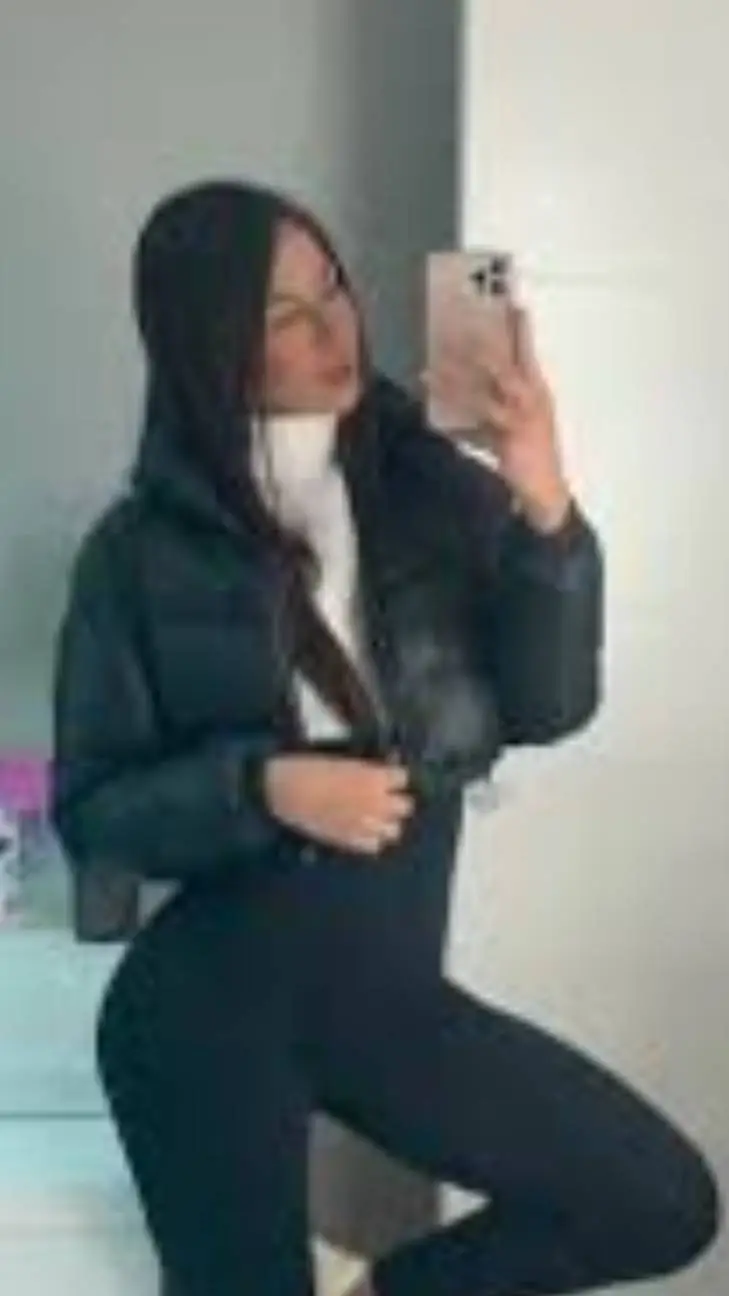 ai character: Tara  background