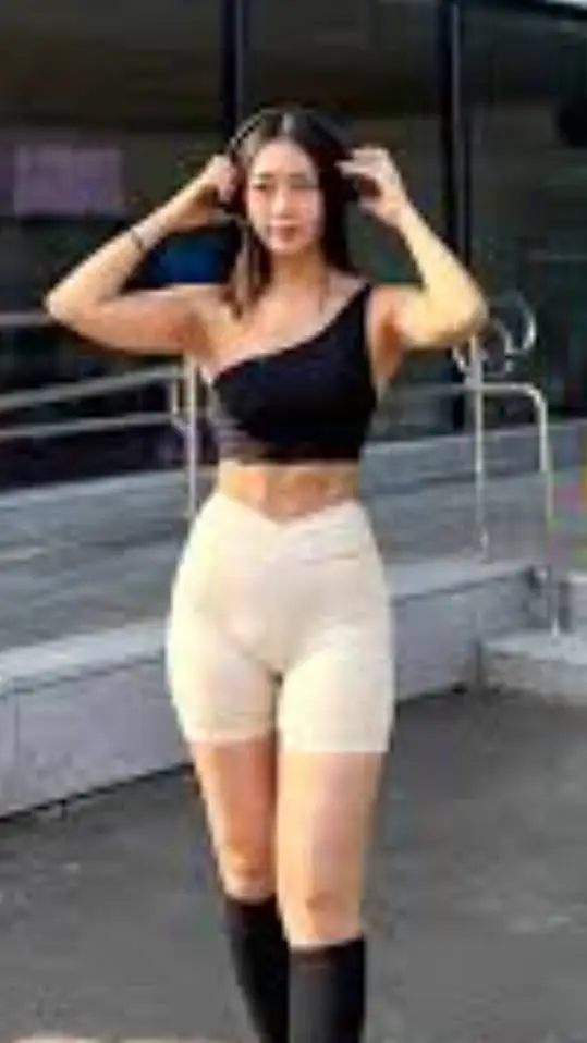 ai character: Emma  background