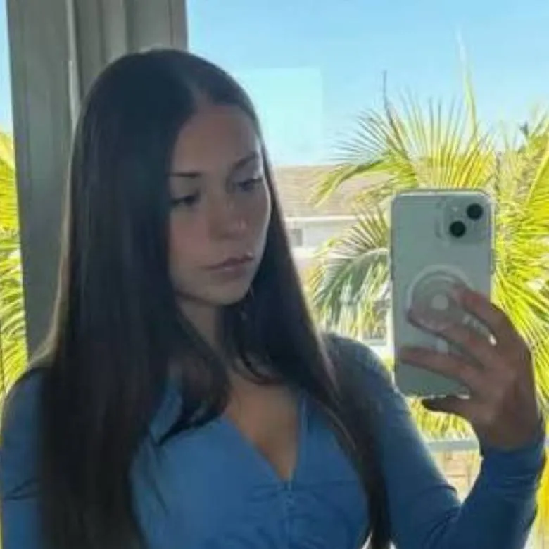 chat with ai character: Sophie Rain 