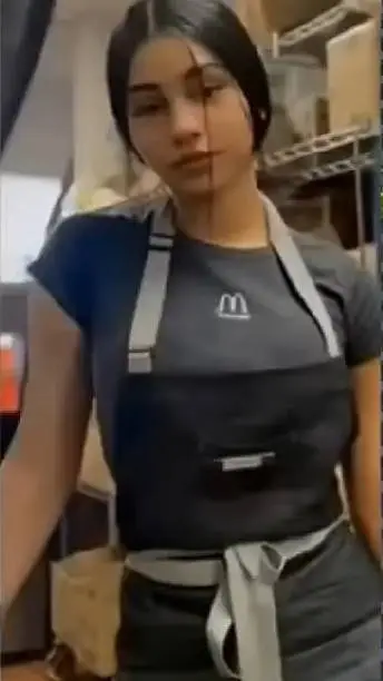 ai character: Emma  background