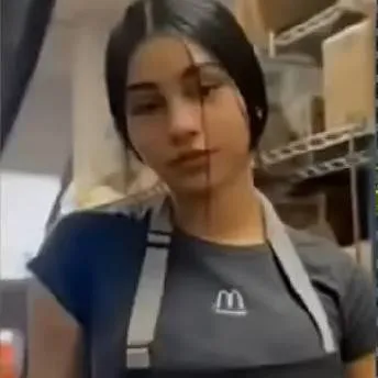 chat with ai character: Emma 